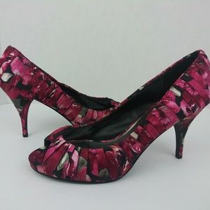 White House Black Market Pink Floral Heels 7.5
